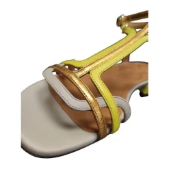Sale Metallic lædersandal med spænde lukning Dame Sandaler