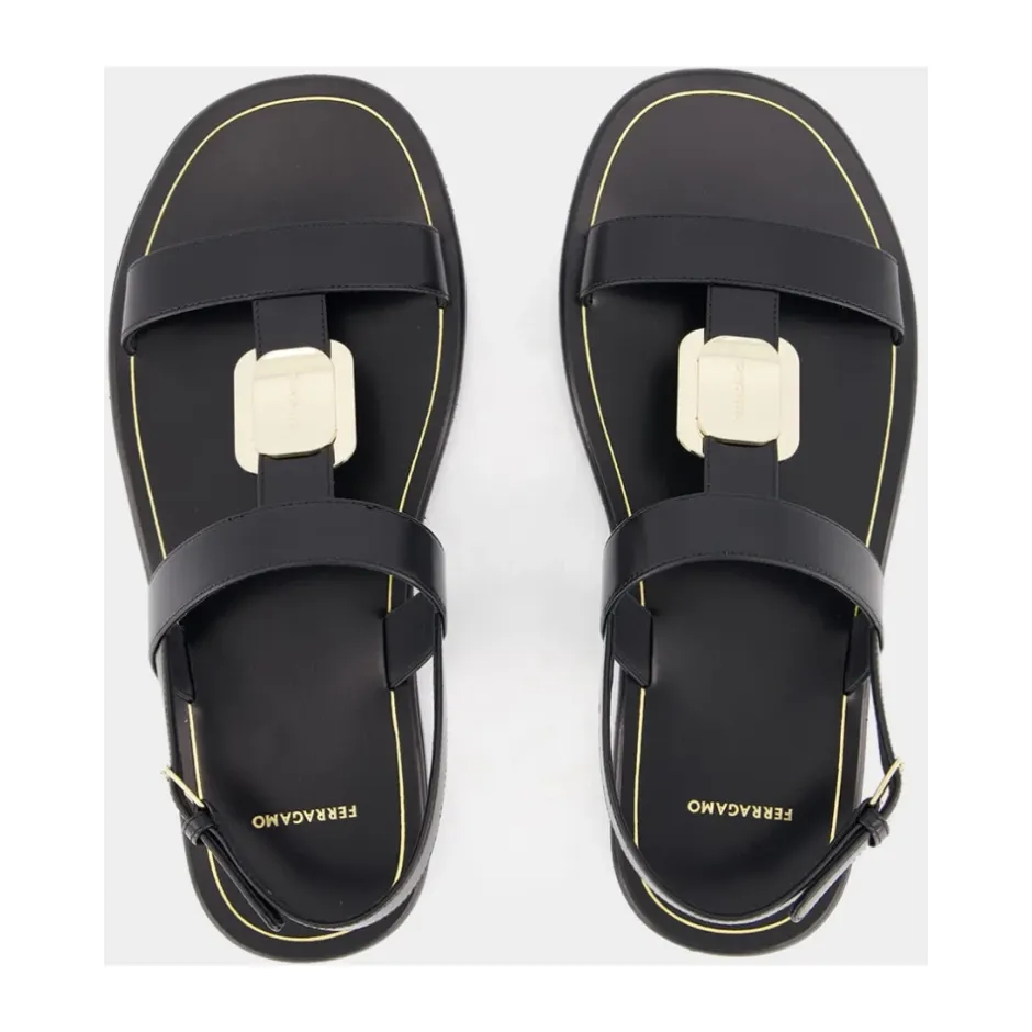 Sale lædersandal med gyldne detaljer Dame Sandaler