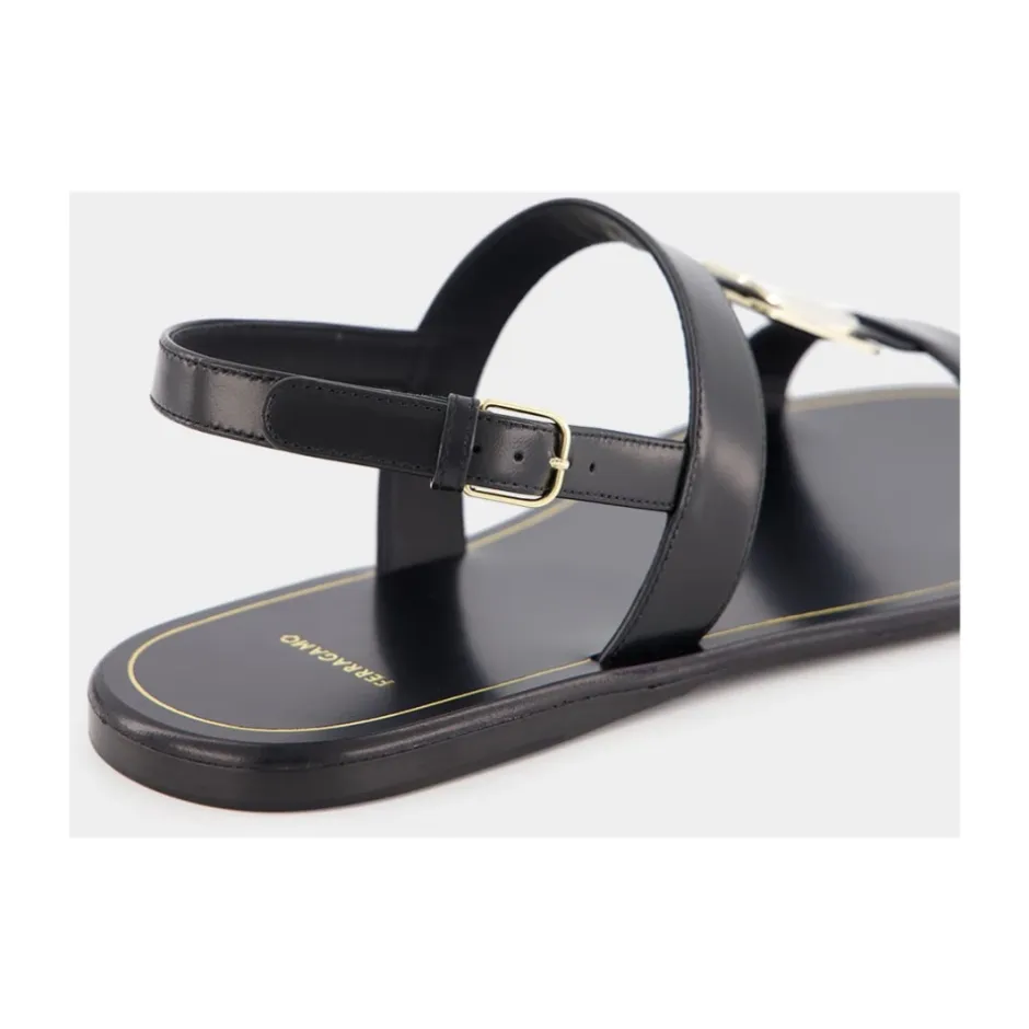 Sale lædersandal med gyldne detaljer Dame Sandaler